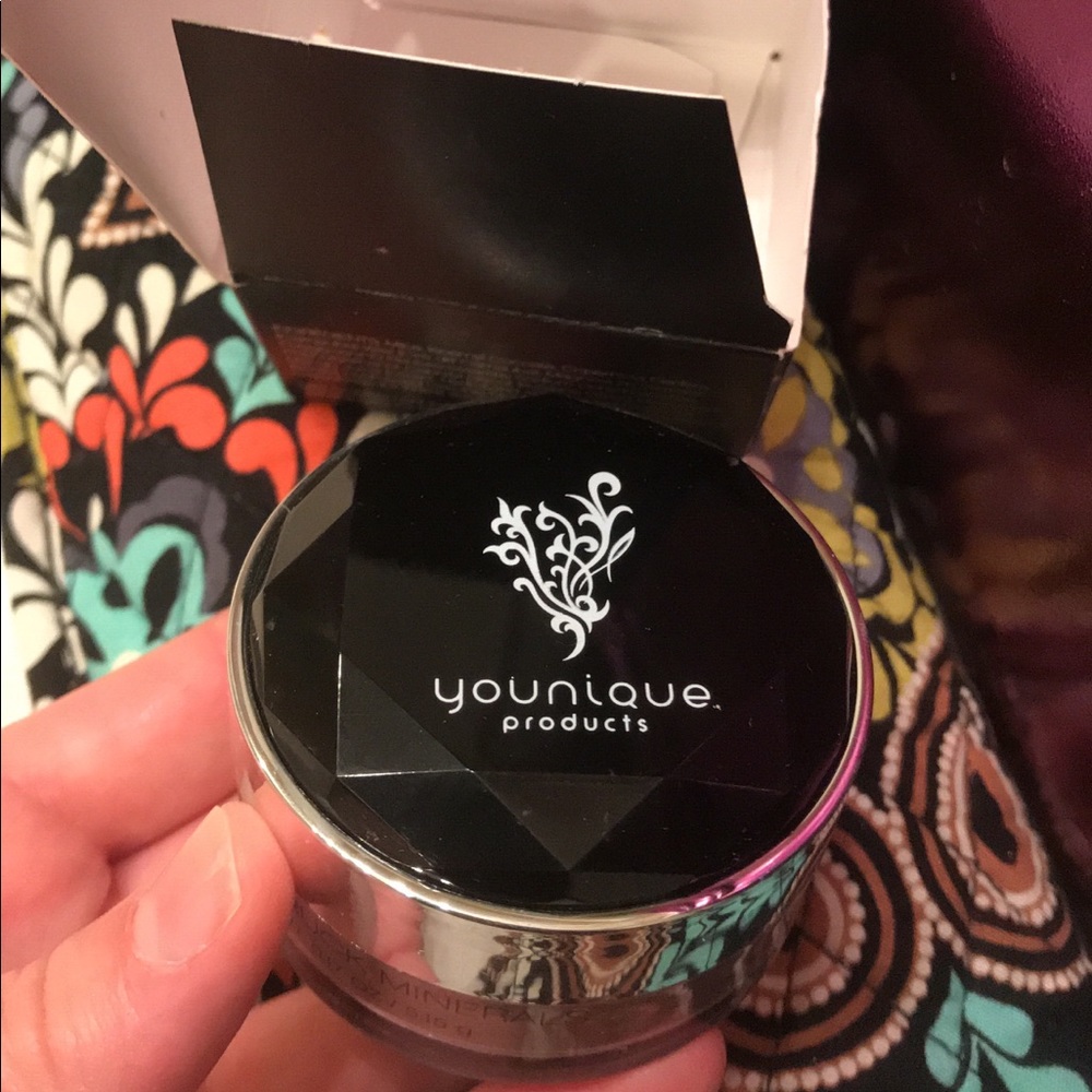 Younique concealer